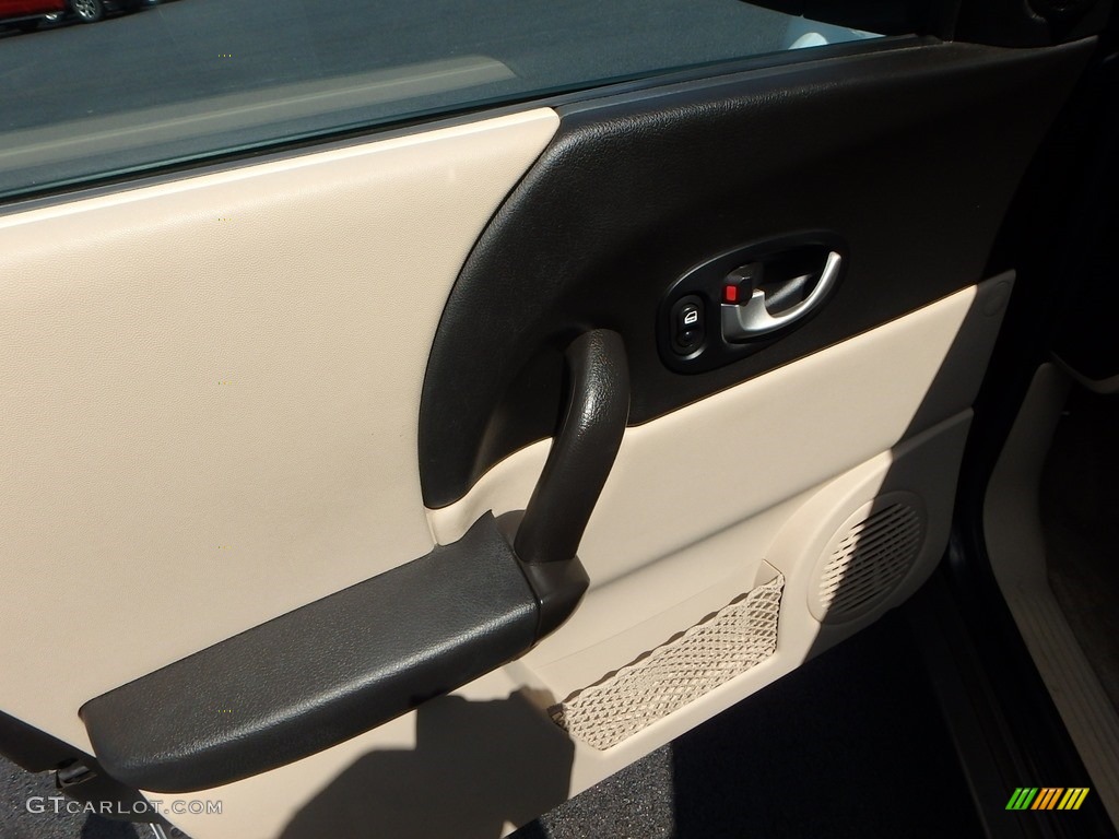 2004 VUE V6 - Polar White / Gray photo #11