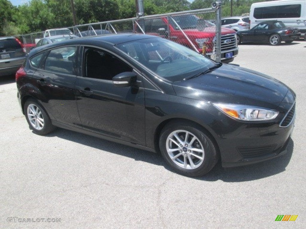 2015 Focus SE Hatchback - Tuxedo Black Metallic / Charcoal Black photo #2