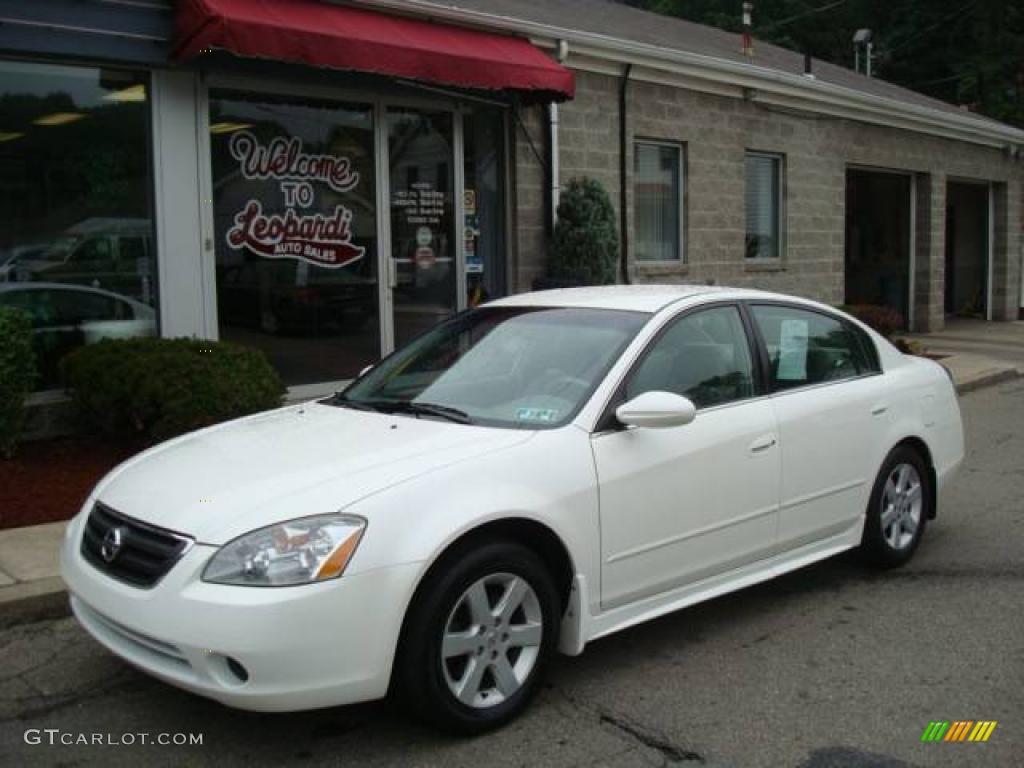 Cloud White Nissan Altima