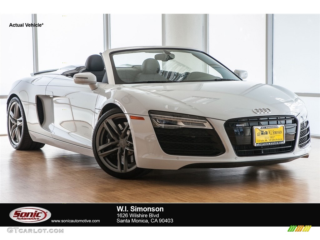 2015 R8 Spyder V8 - Ibis White / Black photo #1