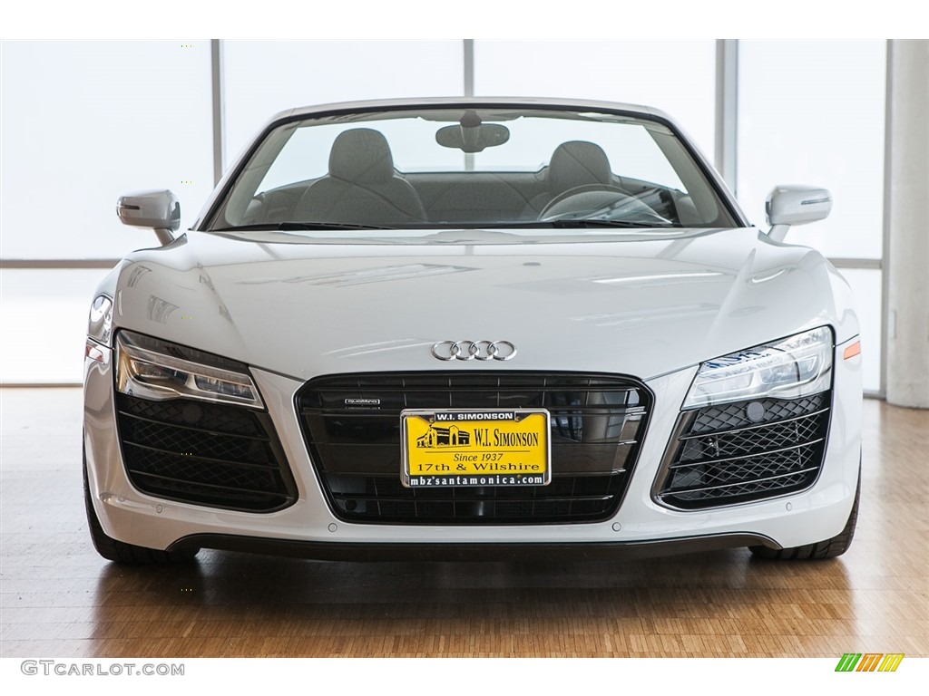 2015 R8 Spyder V8 - Ibis White / Black photo #2