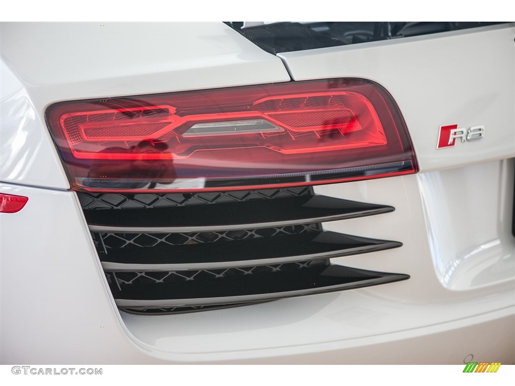 2015 R8 Spyder V8 - Ibis White / Black photo #8
