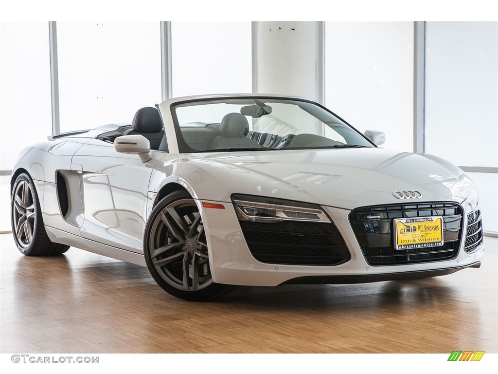 2015 R8 Spyder V8 - Ibis White / Black photo #12