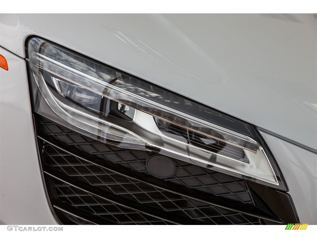 2015 R8 Spyder V8 - Ibis White / Black photo #24