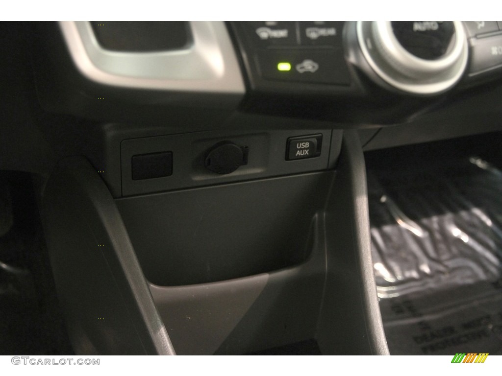 2013 Prius v Three Hybrid - Blue Ribbon Metallic / Dark Gray photo #13