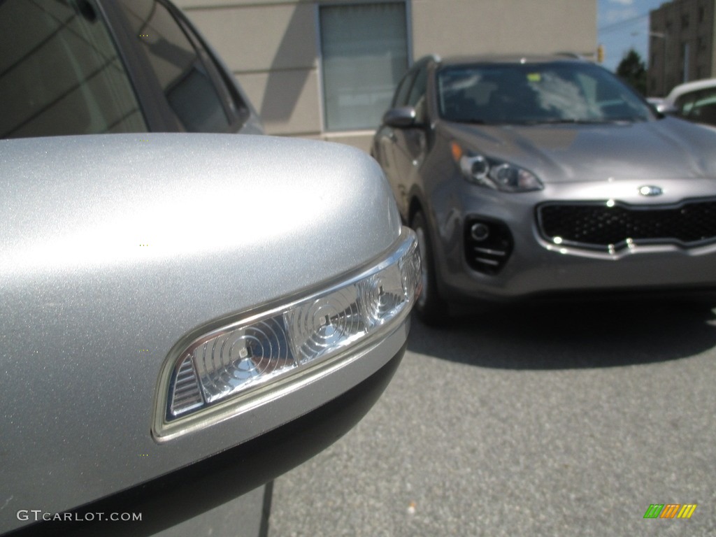 2012 Sorento EX V6 AWD - Bright Silver / Beige photo #39