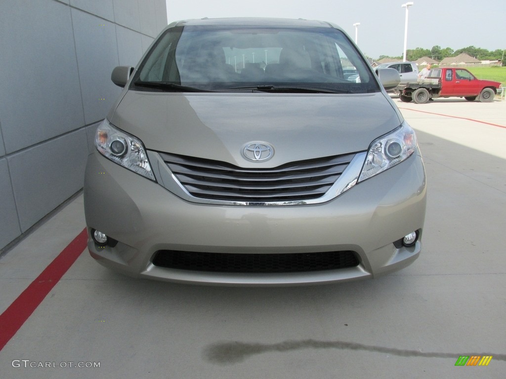 2016 Sienna XLE - Creme Brulee Mica / Dark Bisque photo #8