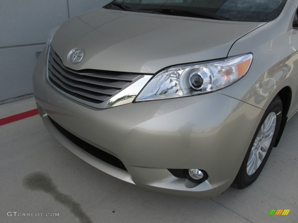 2016 Sienna XLE - Creme Brulee Mica / Dark Bisque photo #10