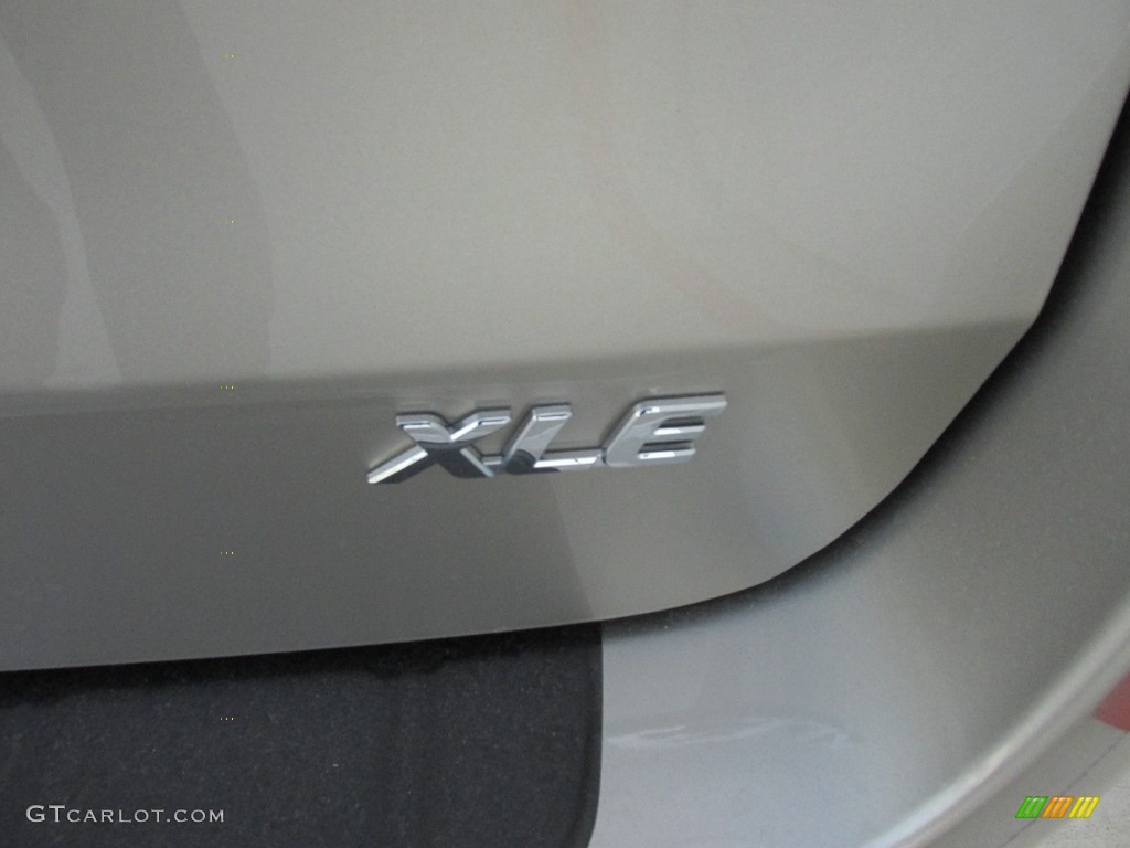 2016 Sienna XLE - Creme Brulee Mica / Dark Bisque photo #14