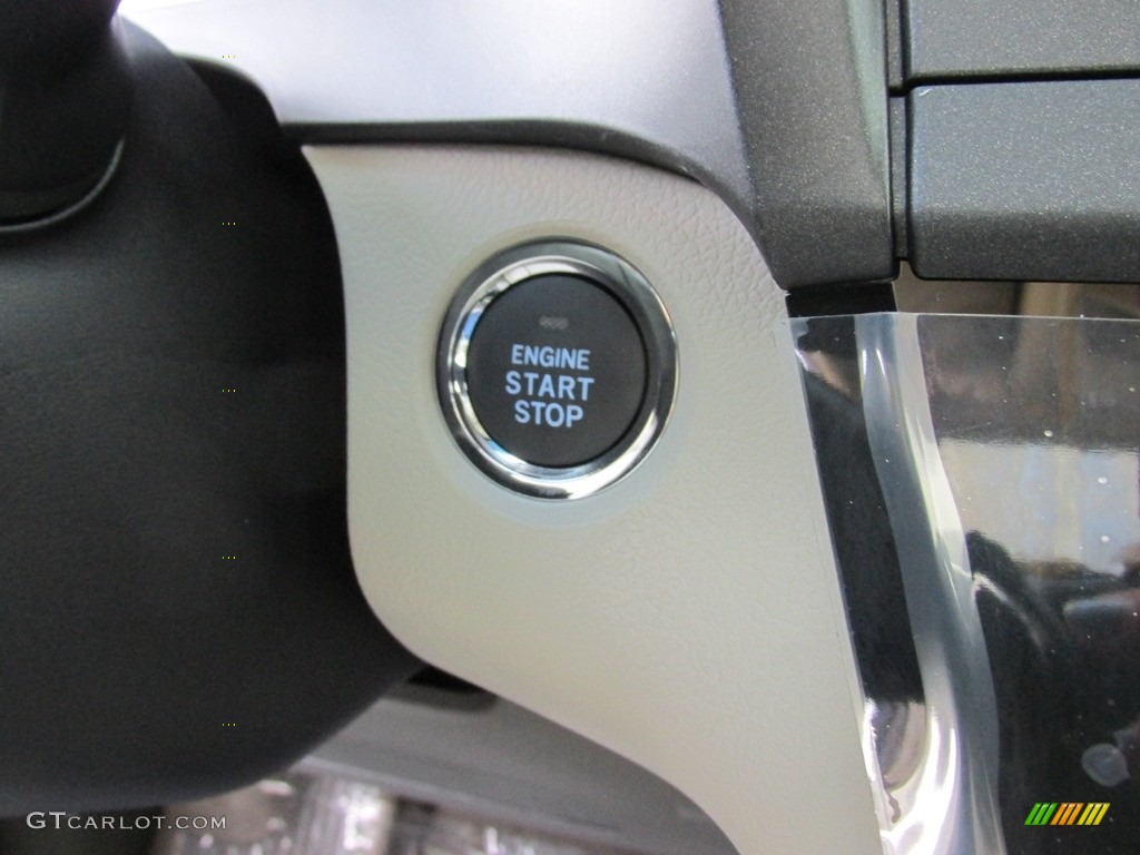 2016 Sienna XLE - Creme Brulee Mica / Dark Bisque photo #30