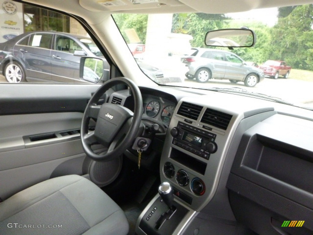2007 Patriot Sport 4x4 - Bright Silver Metallic / Pastel Slate Gray photo #6