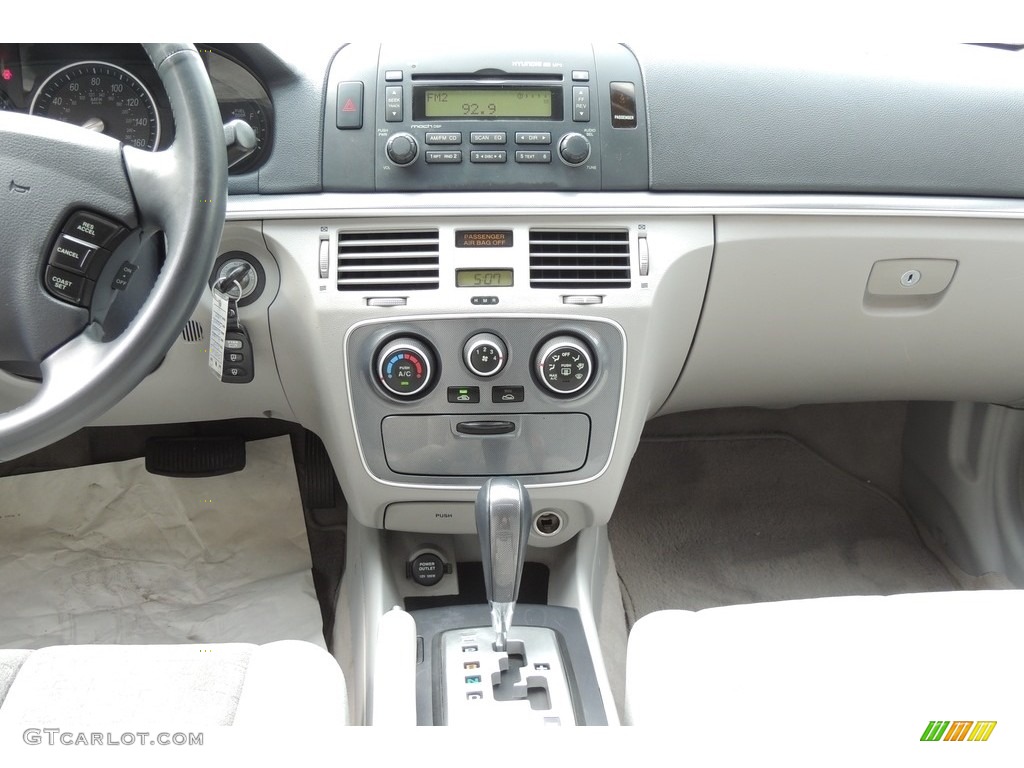 2007 Sonata SE V6 - Arctic White / Gray photo #17