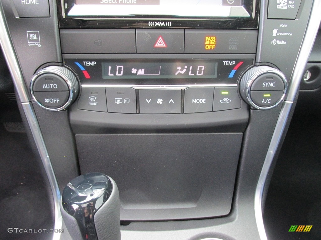 2017 Toyota Camry XSE Controls Photo #114478582