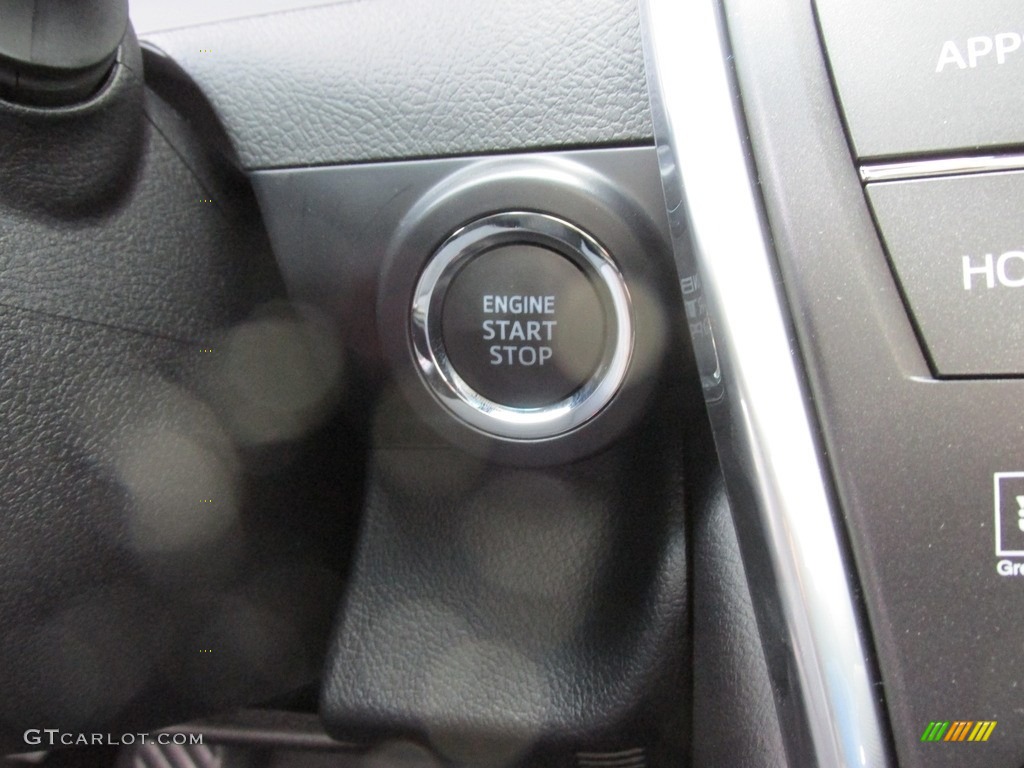 2017 Toyota Camry XSE Controls Photo #114478654