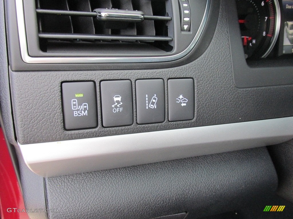 2017 Toyota Camry XSE Controls Photo #114478729