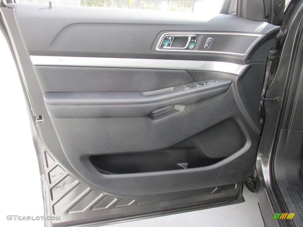 2017 Explorer XLT - Magnetic / Ebony Black photo #21