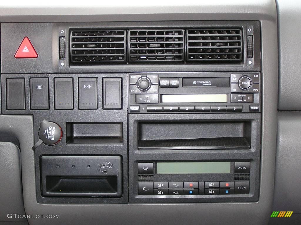 2003 EuroVan MV - Arctic White / Gray photo #11