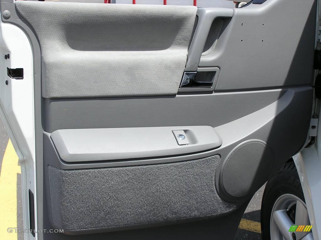2003 EuroVan MV - Arctic White / Gray photo #13