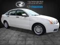 White Suede 2009 Ford Focus SE Sedan