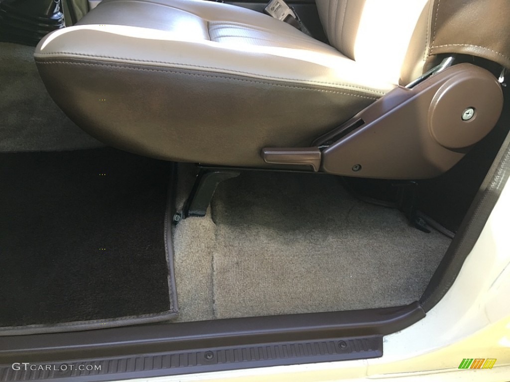 1987 Toyota Land Cruiser FJ60 Front Seat Photo #114498348