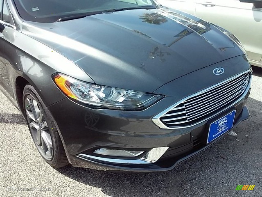 2017 Fusion SE - Magnetic / Ebony photo #3