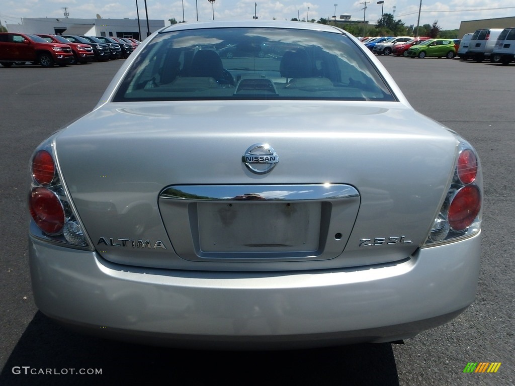 2005 Altima 2.5 S - Sheer Silver Metallic / Charcoal photo #3