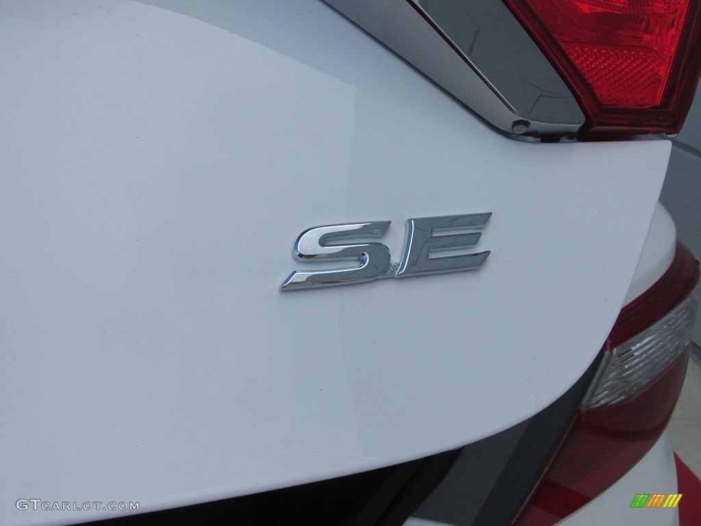 2017 Toyota Camry SE Marks and Logos Photo #114509034