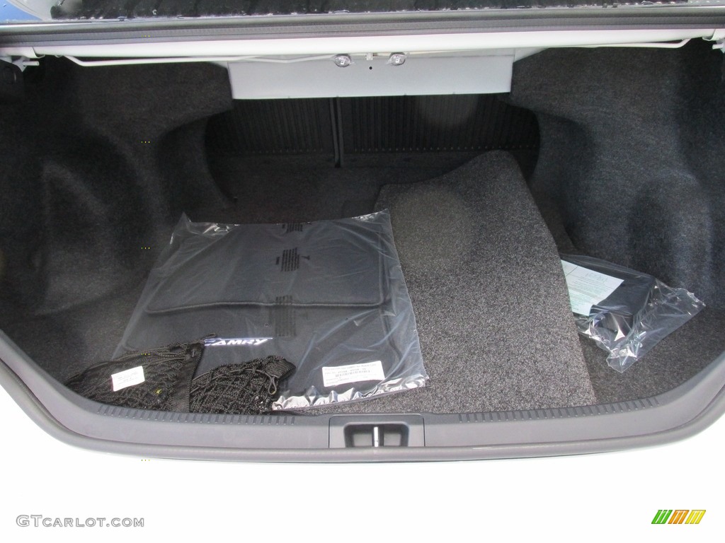 2017 Toyota Camry SE Trunk Photo #114509058