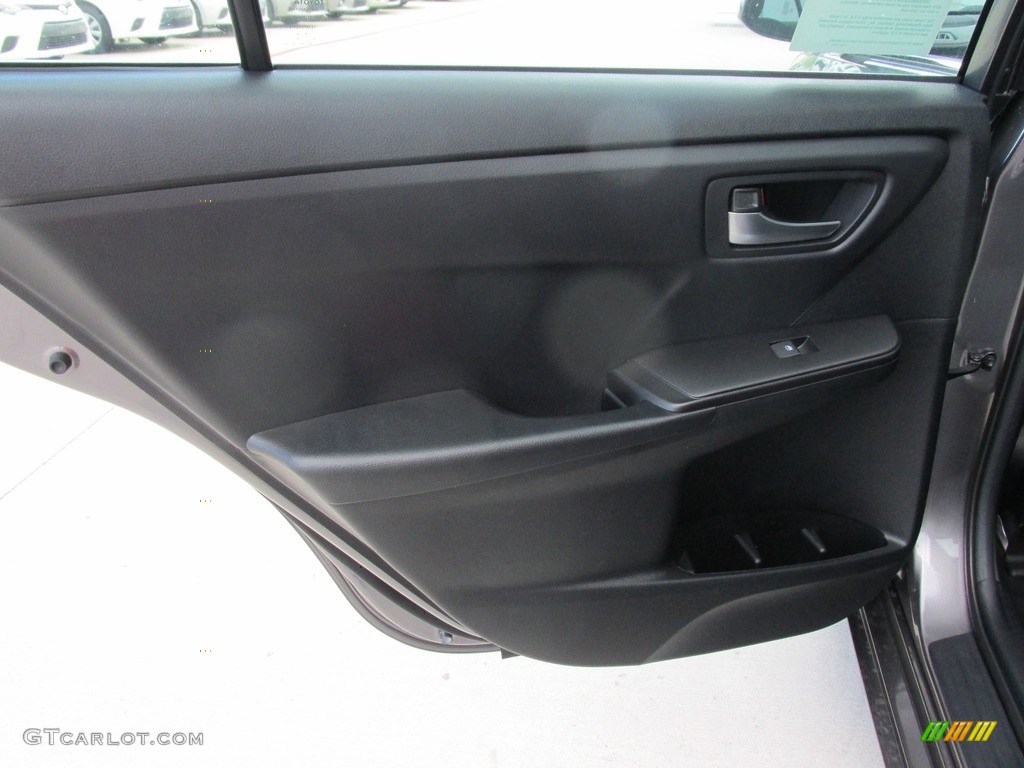 2017 Toyota Camry SE Black Door Panel Photo #114509751