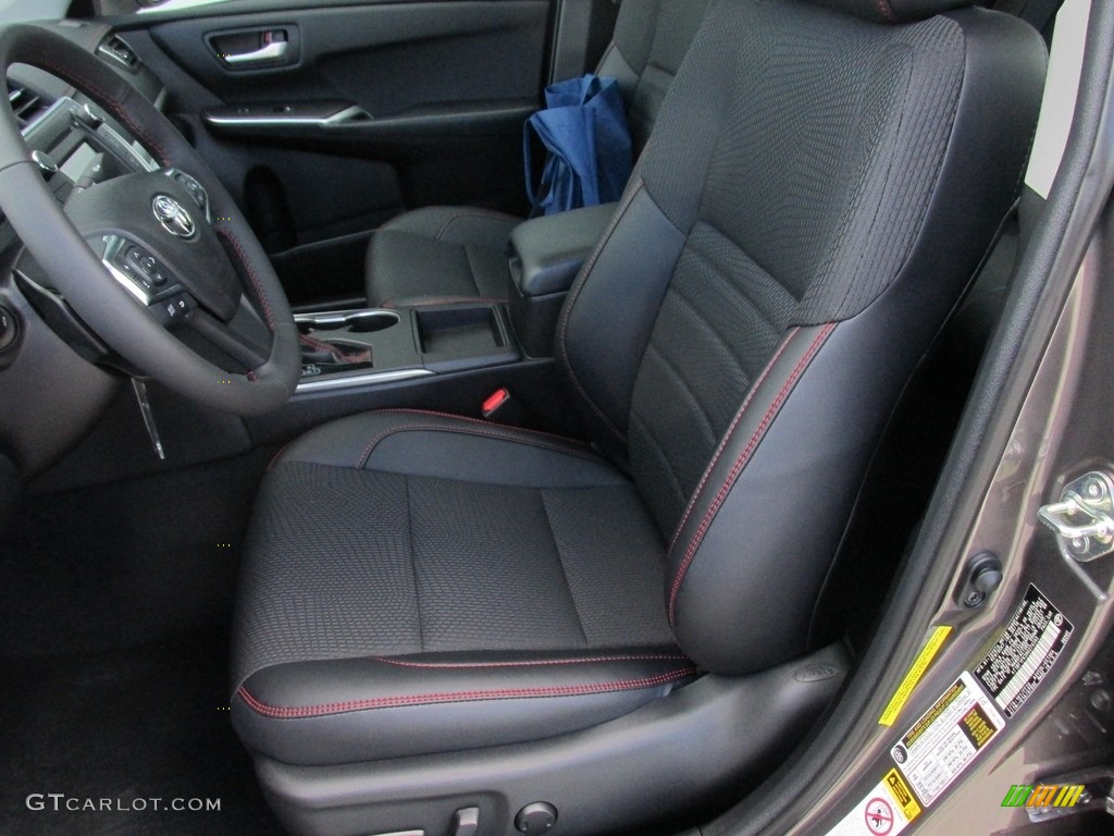 Black Interior 2017 Toyota Camry SE Photo #114509838