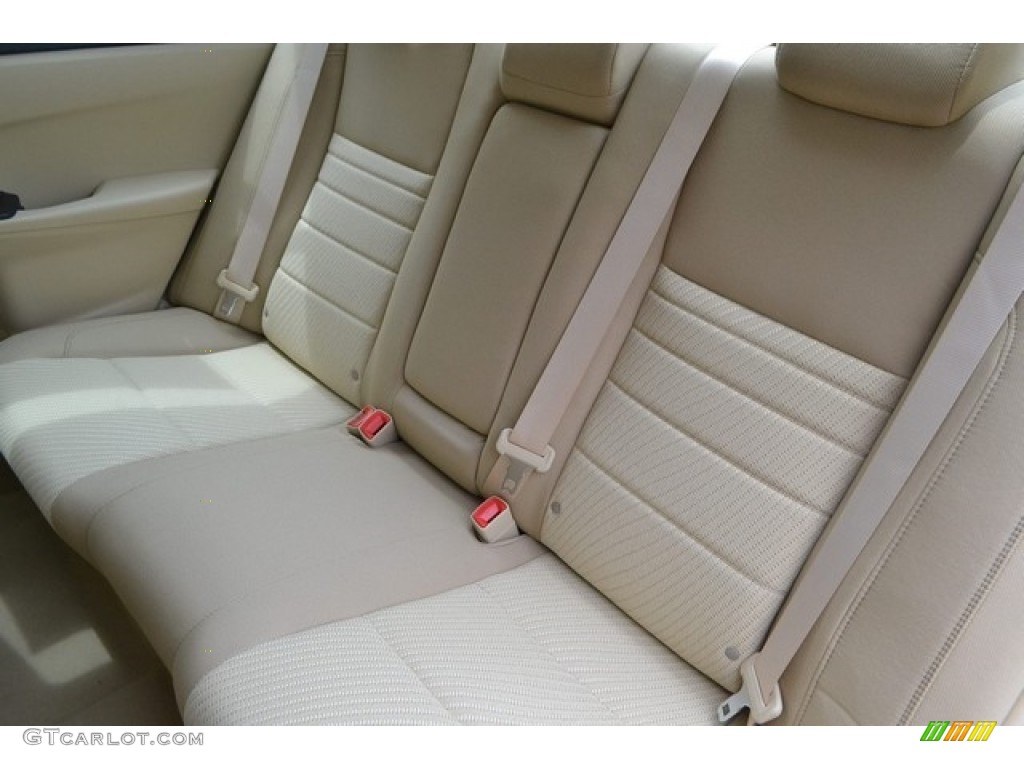 Almond Interior 2017 Toyota Camry LE Photo #114514887