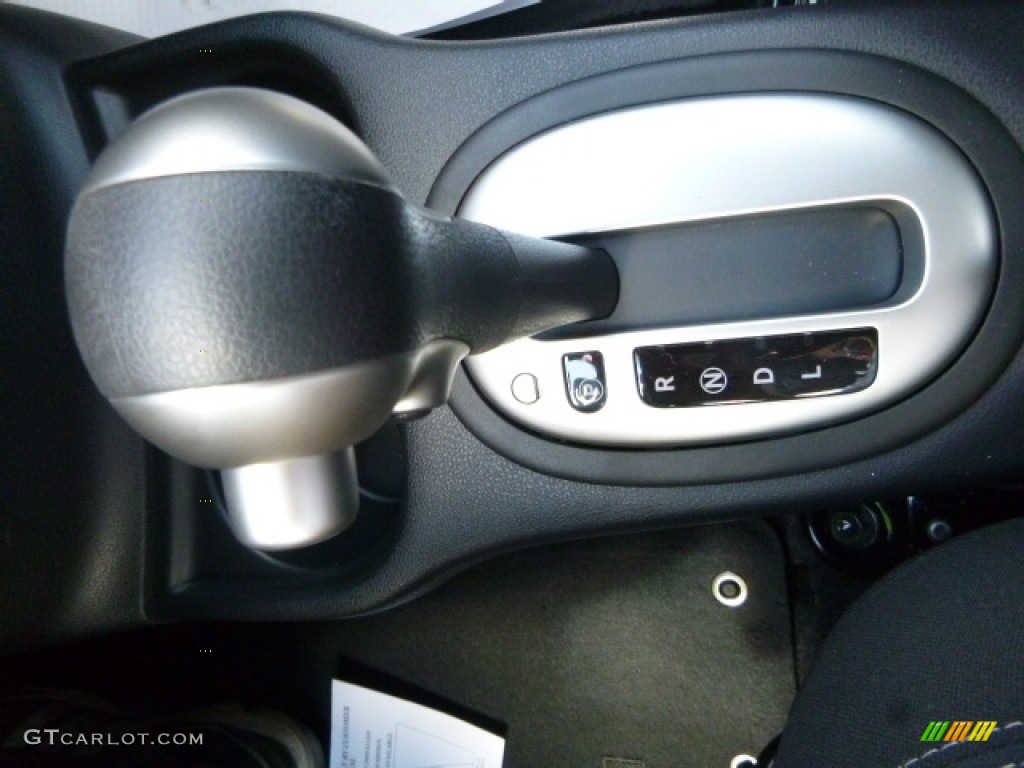 2016 Versa SV Sedan - Metallic Blue / Charcoal photo #19