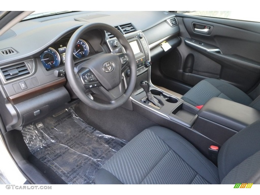 Black Interior 2017 Toyota Camry LE Photo #114521712