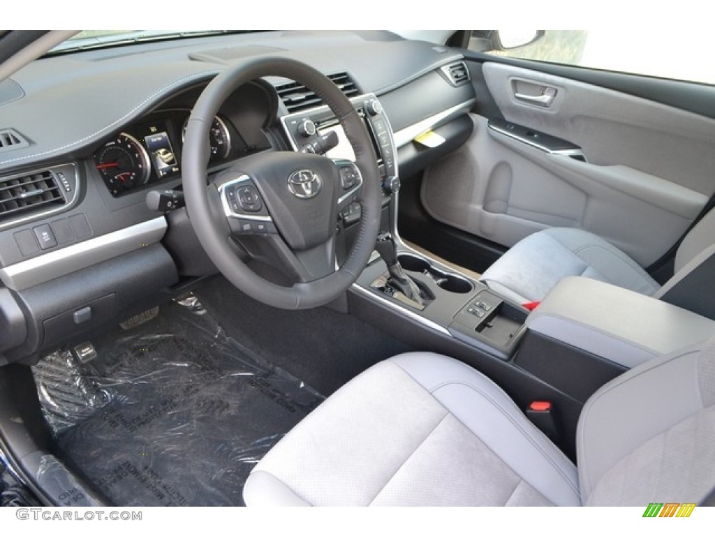 Ash Interior 2017 Toyota Camry XSE Photo #114522579