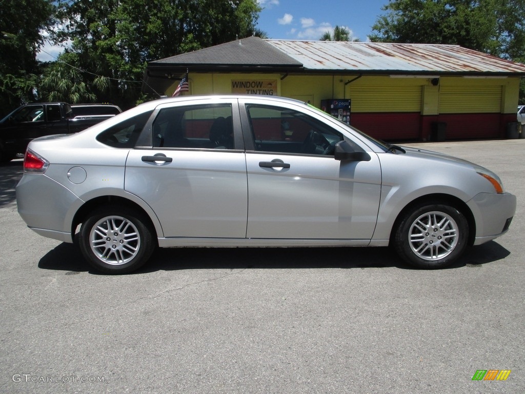 2011 Focus SE Sedan - Sterling Gray Metallic / Charcoal Black photo #2