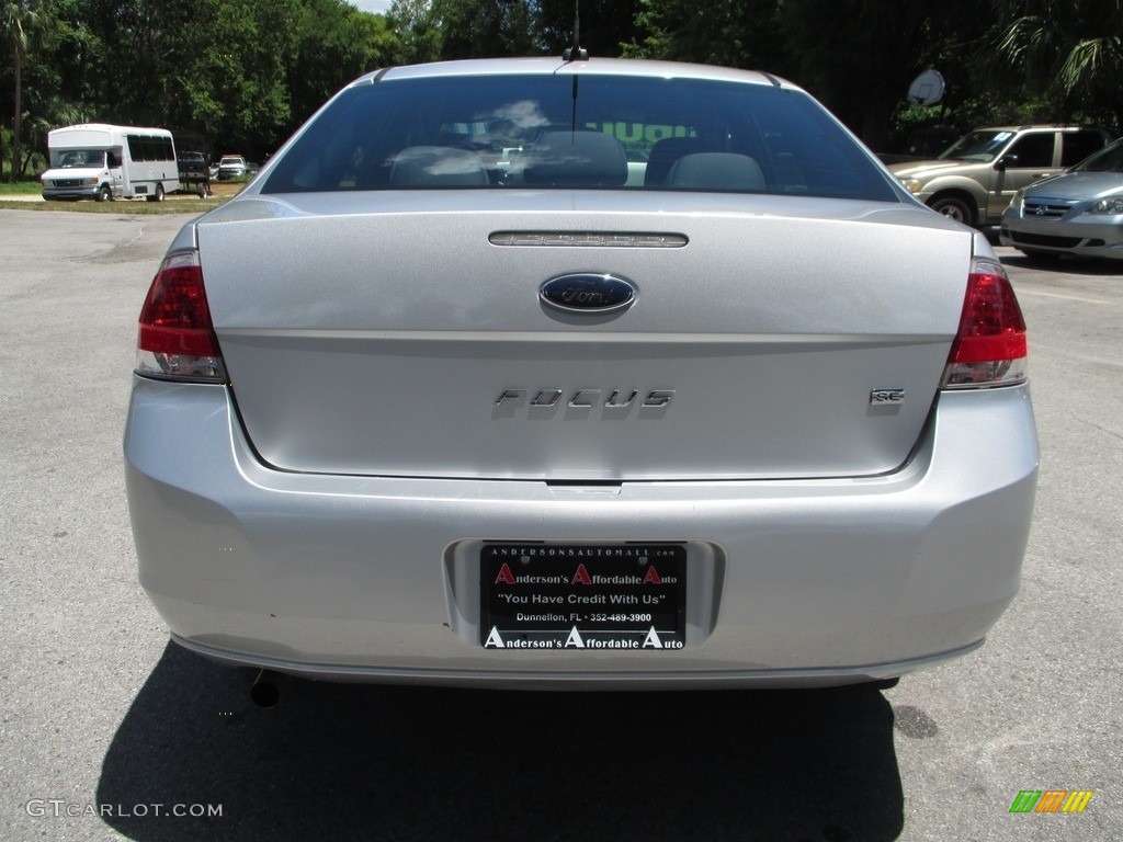 2011 Focus SE Sedan - Sterling Gray Metallic / Charcoal Black photo #4