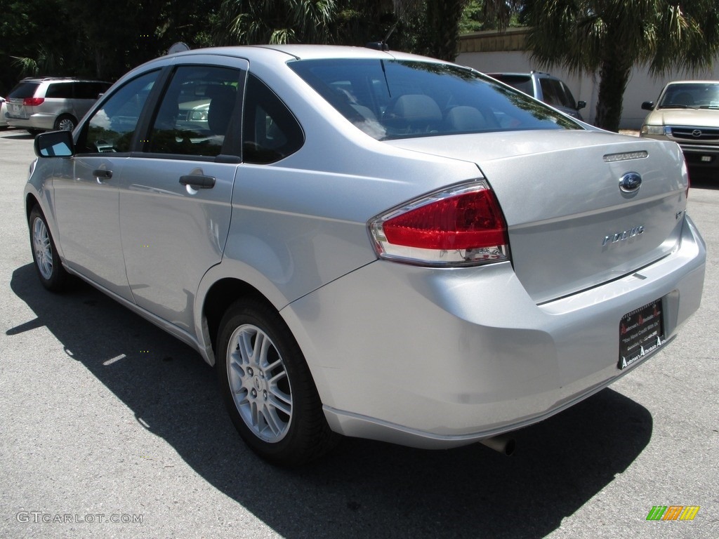 2011 Focus SE Sedan - Sterling Gray Metallic / Charcoal Black photo #5