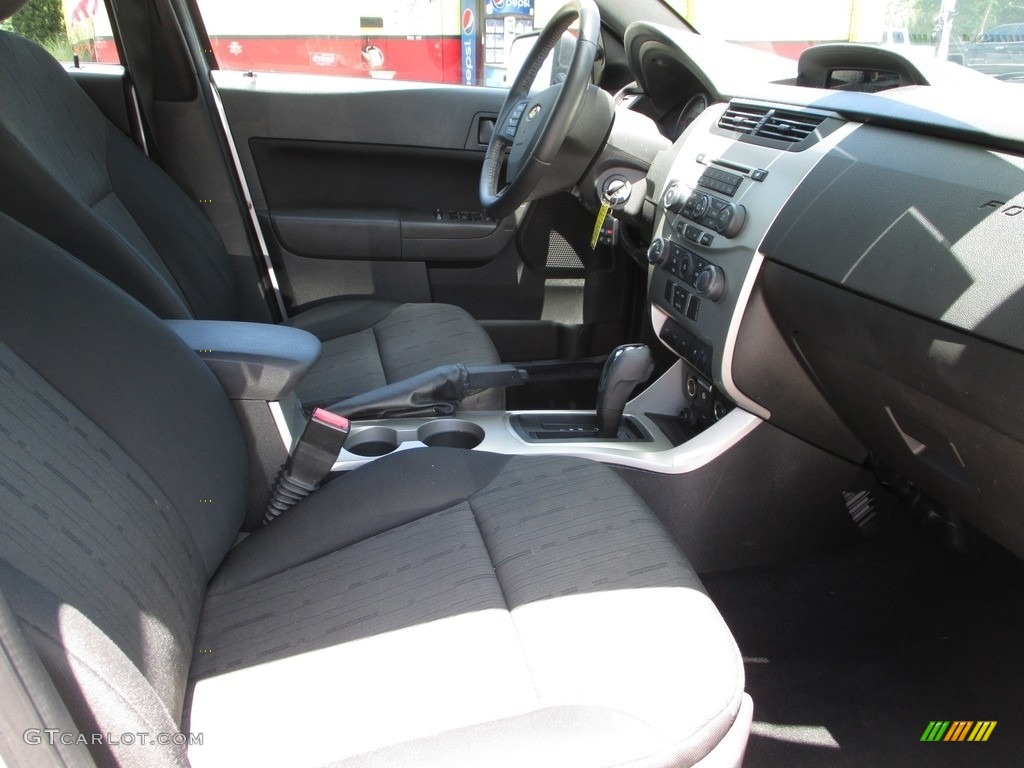 2011 Focus SE Sedan - Sterling Gray Metallic / Charcoal Black photo #13