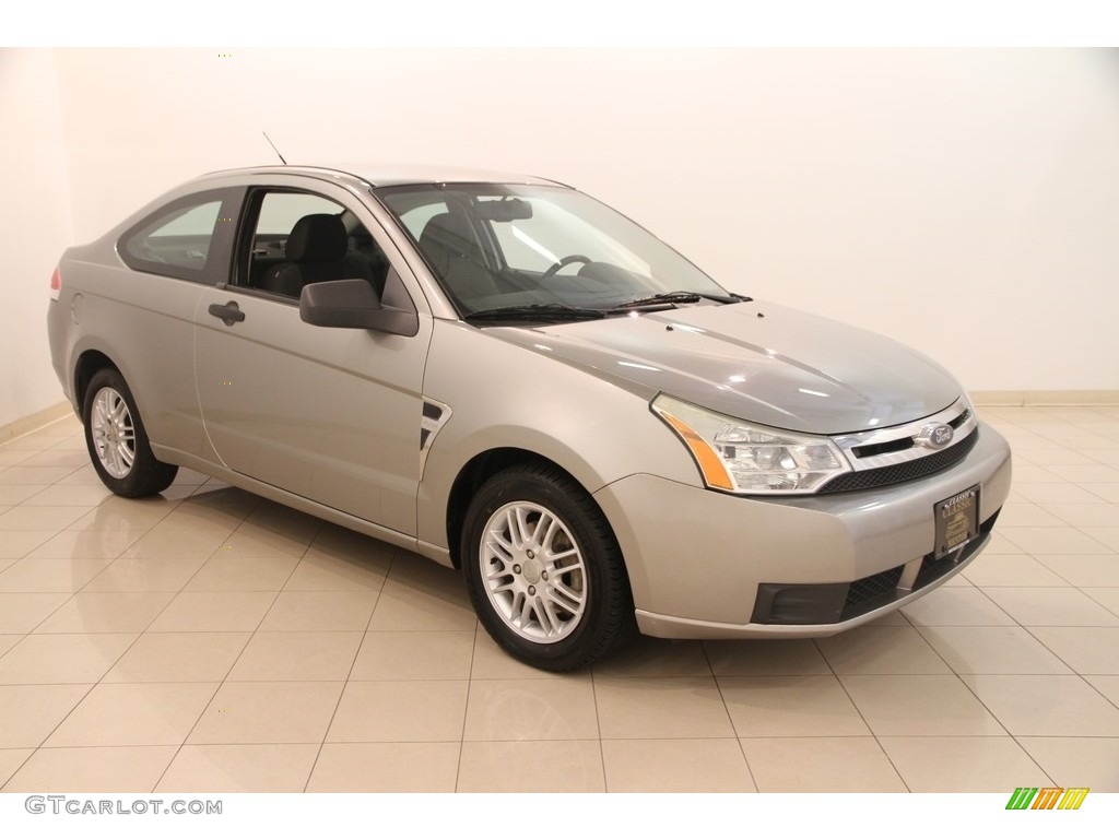 2008 Focus SE Coupe - Vapor Silver Metallic / Charcoal Black photo #1