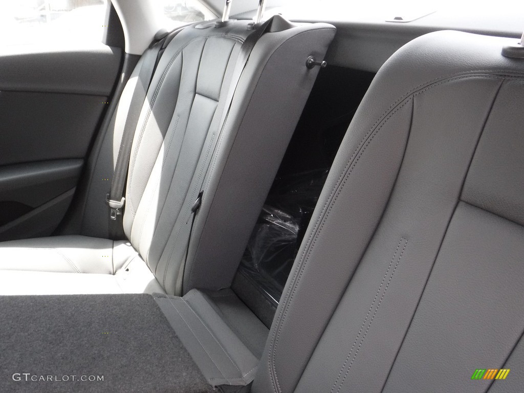 2017 A4 2.0T Premium quattro - Manhattan Gray Metallic / Black photo #34