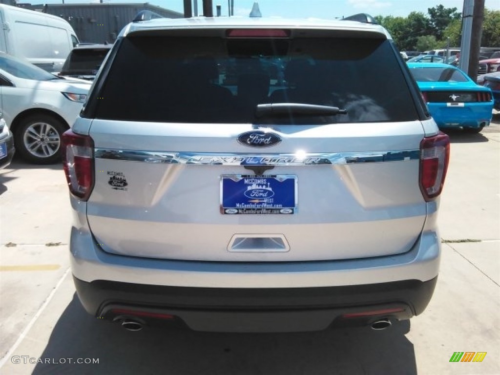2017 Explorer FWD - Ingot Silver / Medium Light Camel photo #10