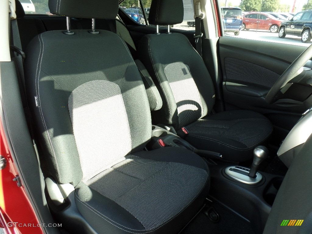 2015 Versa 1.6 SV Sedan - Red Brick / Charcoal photo #12
