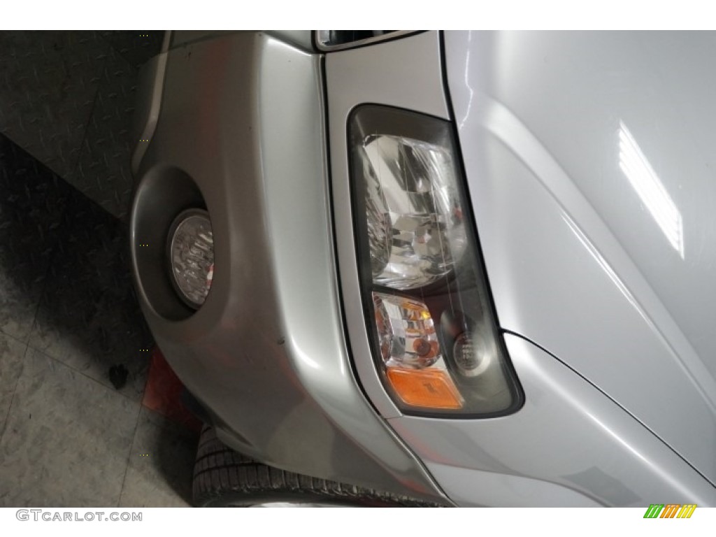 2004 Forester 2.5 XS - Platinum Silver Metallic / Gray photo #49