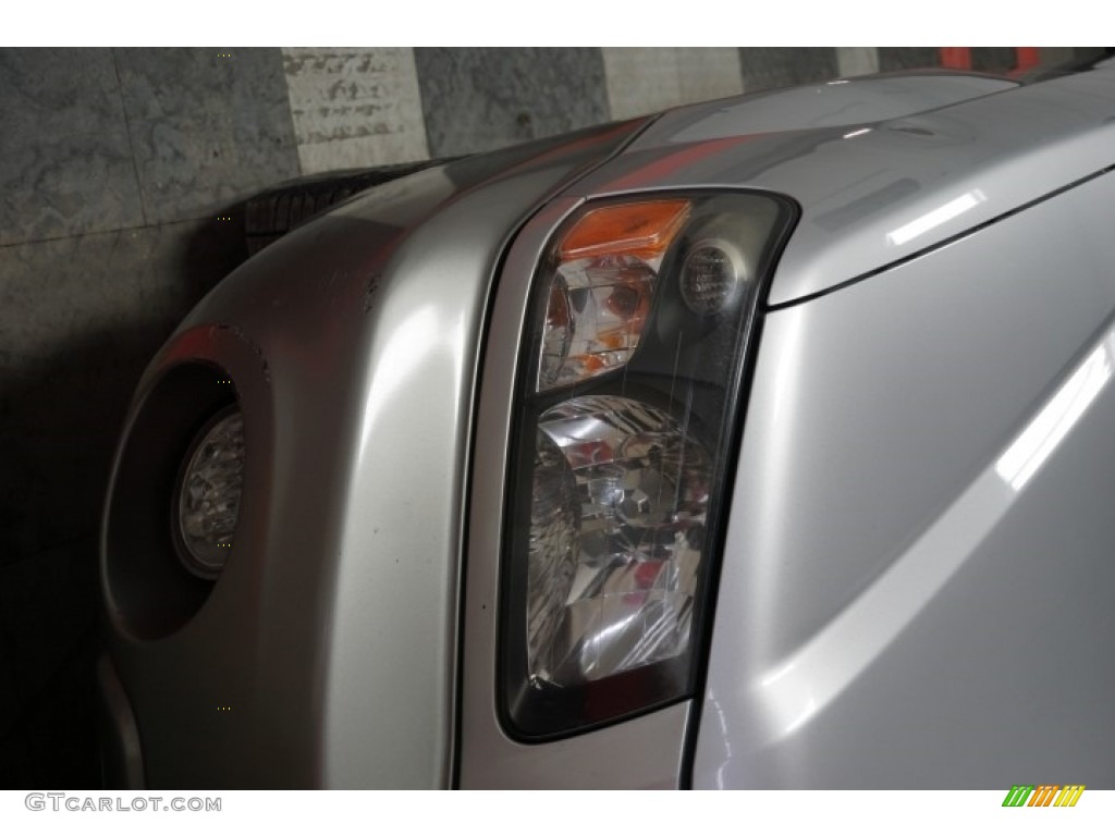 2004 Forester 2.5 XS - Platinum Silver Metallic / Gray photo #50