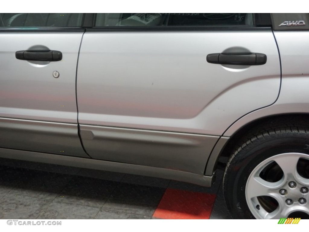 2004 Forester 2.5 XS - Platinum Silver Metallic / Gray photo #74