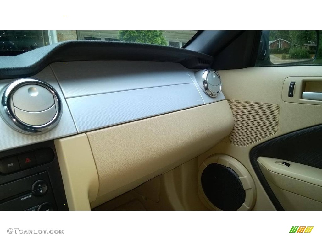 2006 Mustang GT Premium Convertible - Legend Lime Metallic / Light Parchment photo #16