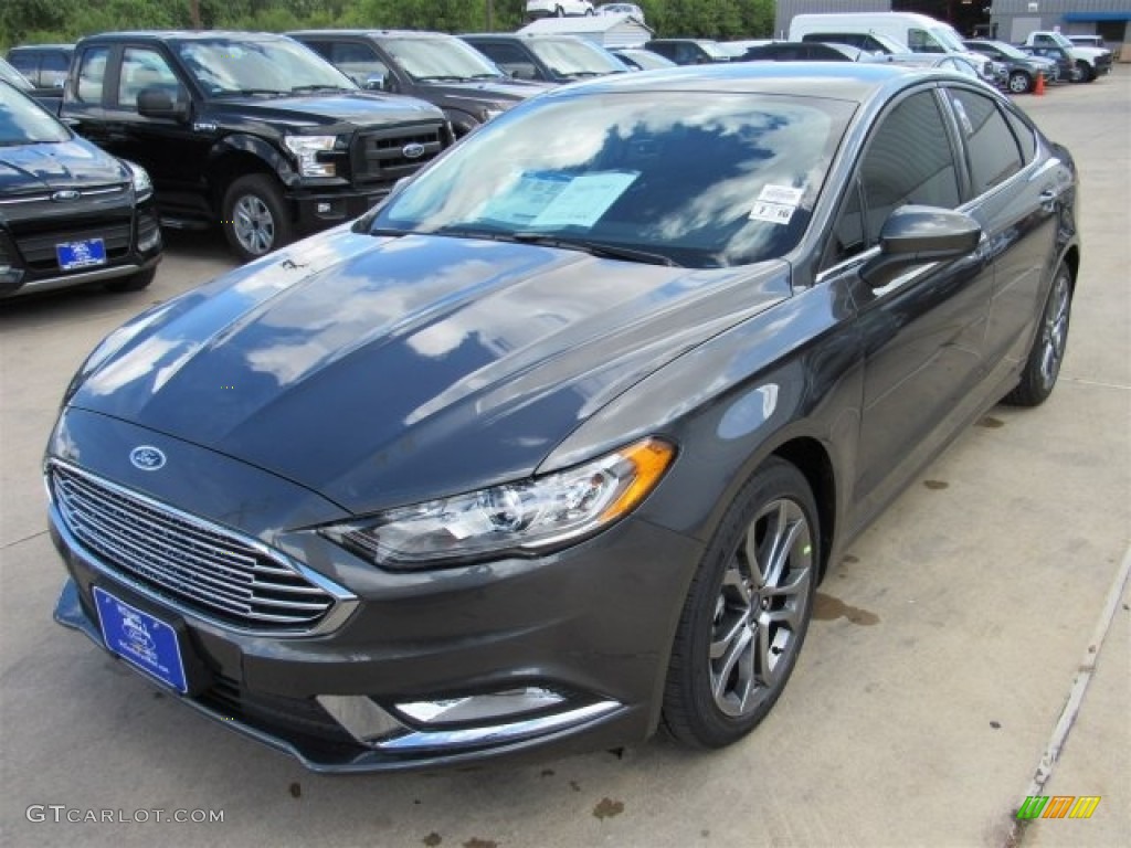 2017 Fusion SE - Magnetic / Ebony photo #3