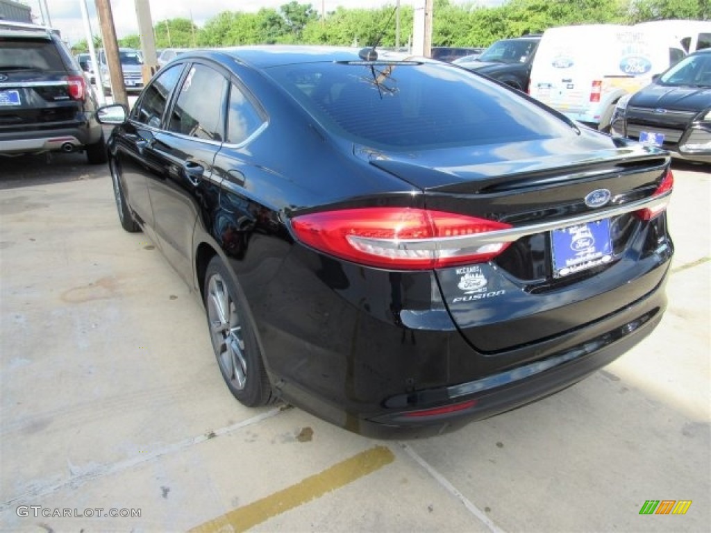 2017 Fusion SE - Shadow Black / Ebony photo #10