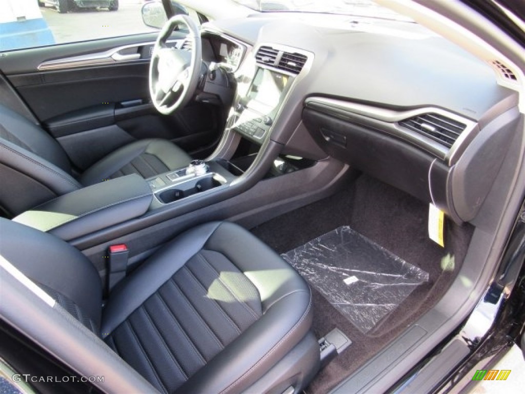 2017 Fusion SE - Shadow Black / Ebony photo #20