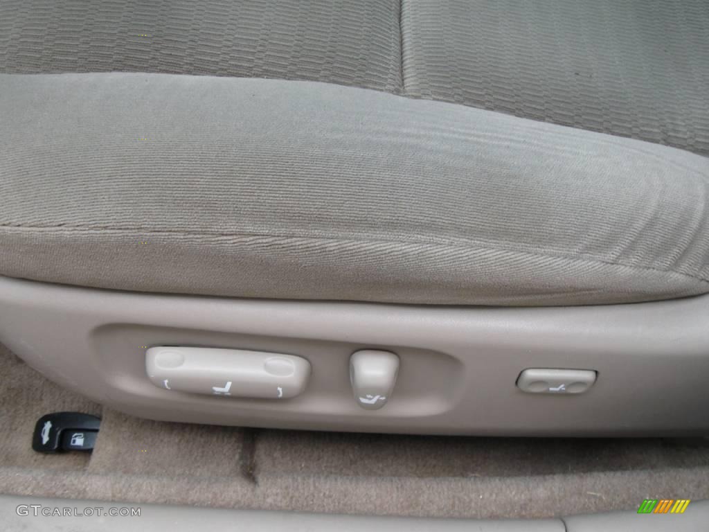 2005 Camry LE - Salsa Red Pearl / Taupe photo #8